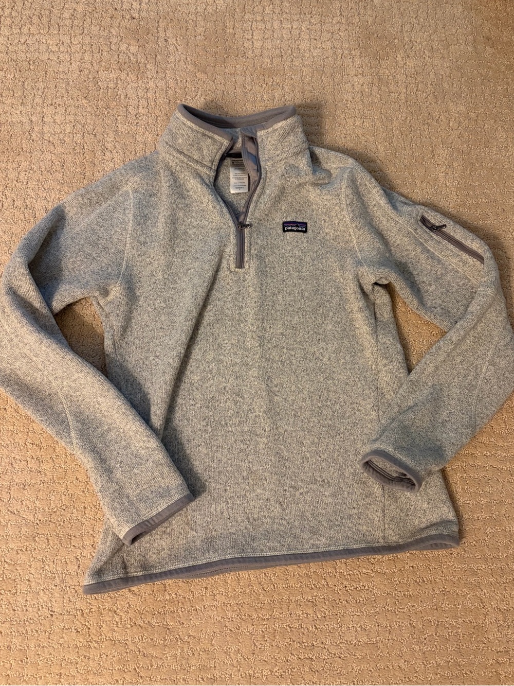 Patagonia Woman’s Light Gray Half-Zip Fleece Pullover